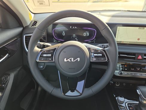 New 2026 Kia Seltos S FWD image 9