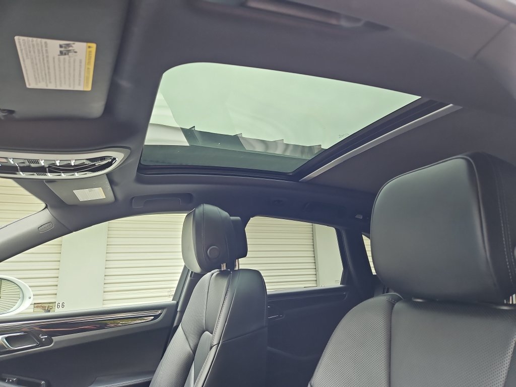 Certified 2026 Porsche Macan AWD/4WD image 16