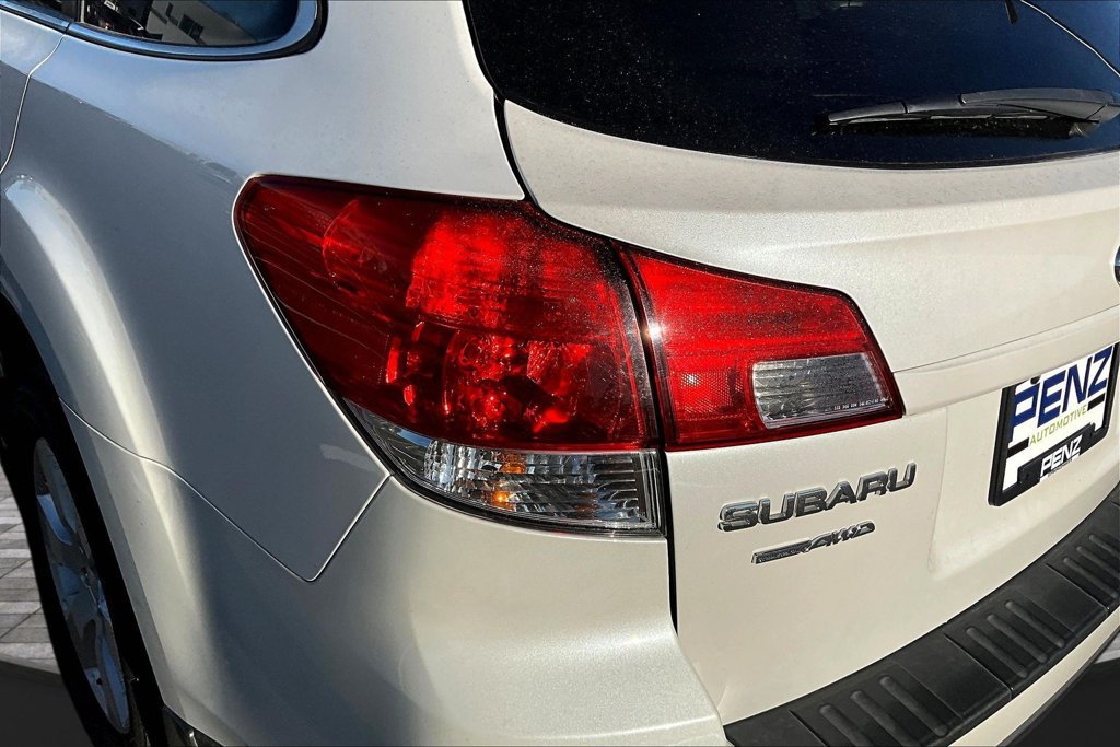 Used 2011 Subaru Outback 2.5i Premium AWD/4WD image 23