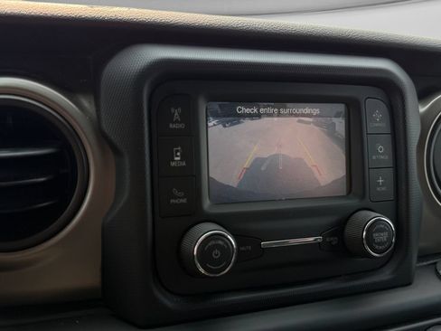 Used 2018 Jeep Wrangler Sport AWD/4WD image 18
