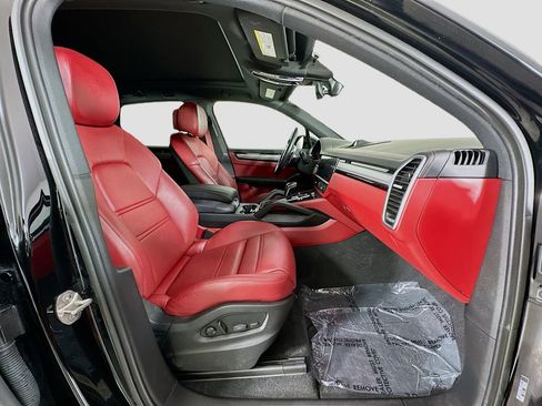 Used 2022 Porsche Cayenne S Platinum image 29