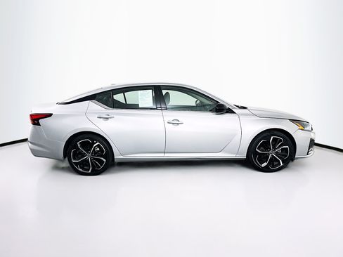 Used 2024 Nissan Altima 2.5 SR FWD image 10