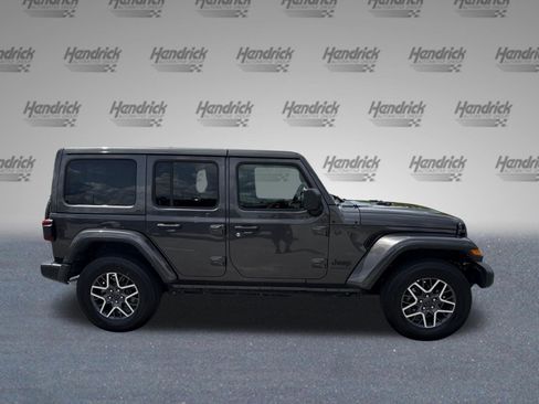 Used 2025 Jeep Wrangler Unlimited Sahara AWD/4WD image 10