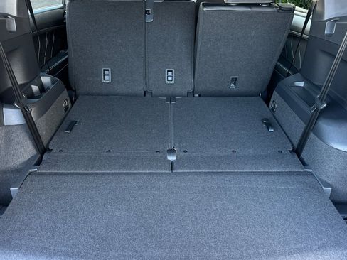 Used 2023 Volkswagen Tiguan SE R-Line image 16