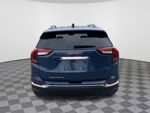 Used 2024 GMC Terrain SLT image 10