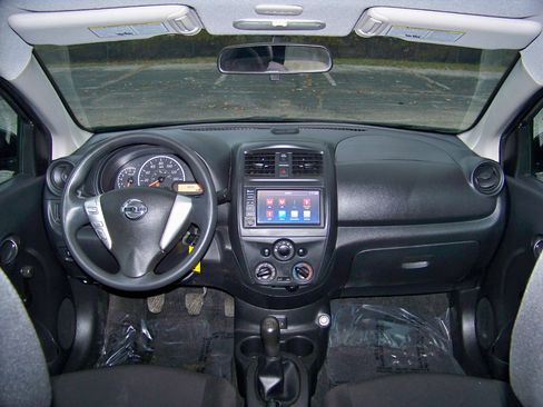 Used 2019 Nissan Versa S image 19