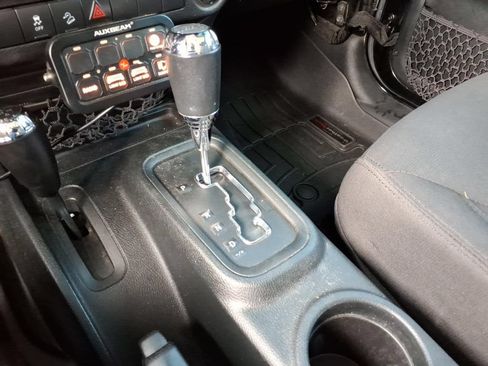 Certified 2018 Jeep Wrangler Sport AWD/4WD image 17