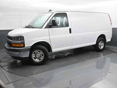 Used 2020 Chevrolet Express 2500 w/ Driver Convenience Package RWD image 2