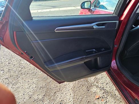 Used 2019 Ford Fusion SEL image 19