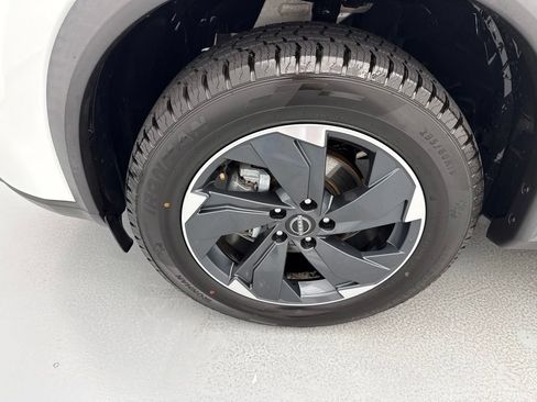 Used 2024 Nissan Rogue SV AWD/4WD image 4