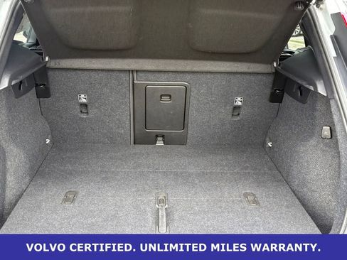 Certified 2025 Volvo XC40 B5 Plus AWD/4WD image 34