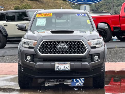 Used 2018 Toyota Tacoma TRD Sport w/ Technology Package RWD image 9