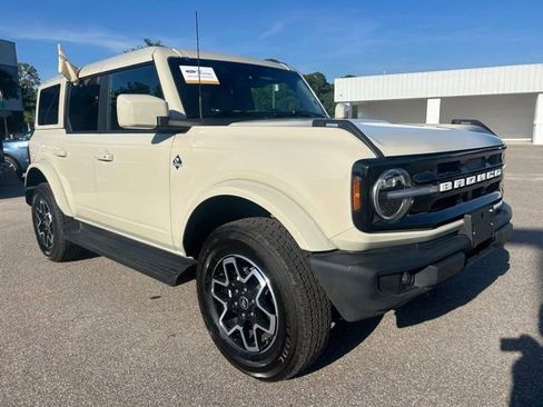 Certified 2025 Ford Bronco Outer Banks AWD/4WD image 3