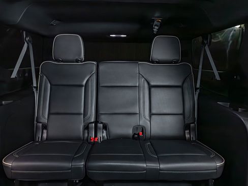 Used 2024 GMC Yukon XL SLT w/ SLT Luxury Package image 24