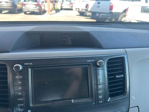 Used 2014 Toyota Sienna Limited w/ Limited Premium Package image 18