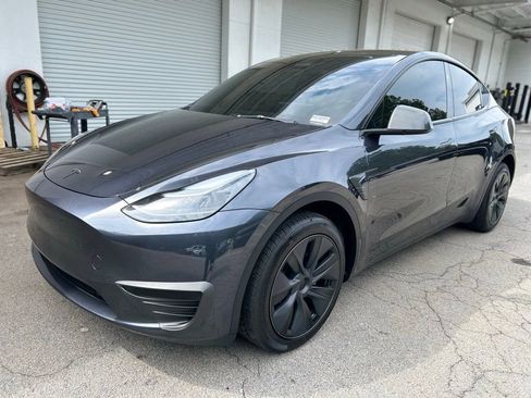 Used 2025 Tesla Model Y Long Range RWD image 3