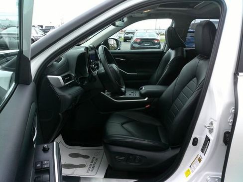 Used 2023 Toyota Highlander XLE image 23