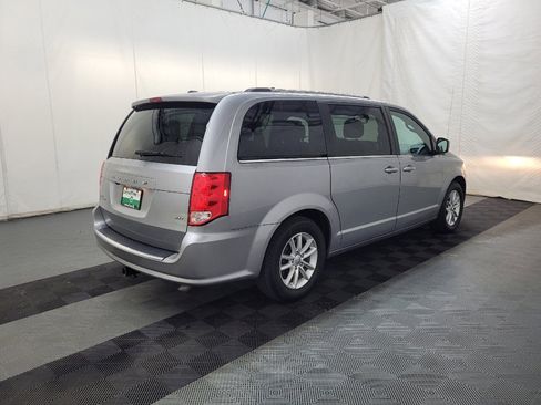 Used 2019 Dodge Grand Caravan SXT w/ Driver Convenience Group FWD image 9