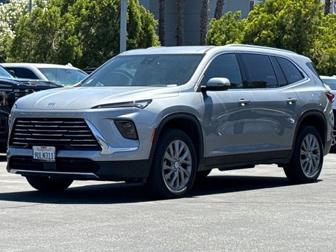 Used 2025 Buick Enclave Preferred FWD image 9