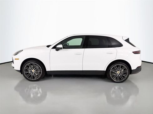 Certified 2023 Porsche Cayenne image 2