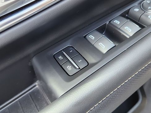 Used 2023 Chevrolet Tahoe Premier AWD/4WD image 29