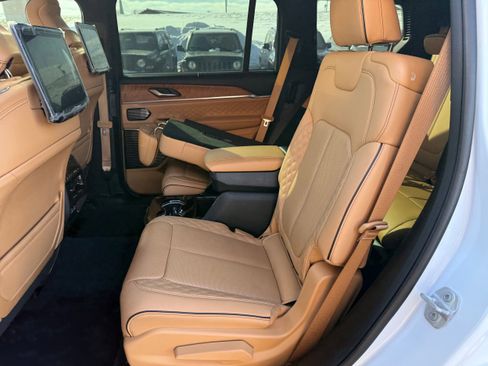 Used 2023 Jeep Grand Cherokee L Summit image 9