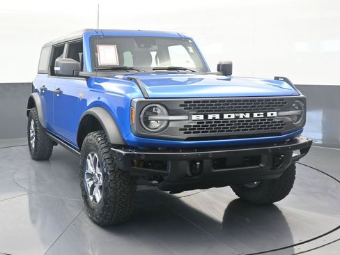 Used 2024 Ford Bronco Badlands image 9