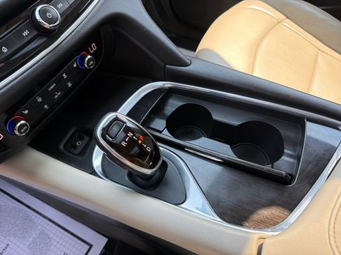 Used 2019 Buick Enclave Essence AWD/4WD image 25