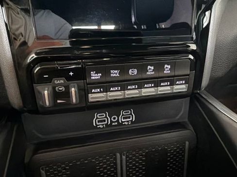 Used 2025 RAM 3500 Laramie w/ Max Tow Package AWD/4WD image 31