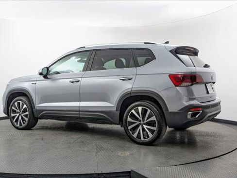 Used 2023 Volkswagen Taos SE FWD image 4