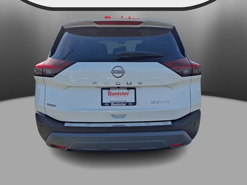 Used 2023 Nissan Rogue SV image 5