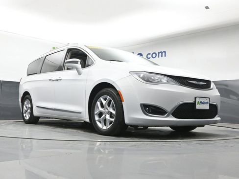 Used 2020 Chrysler Pacifica Limited image 30