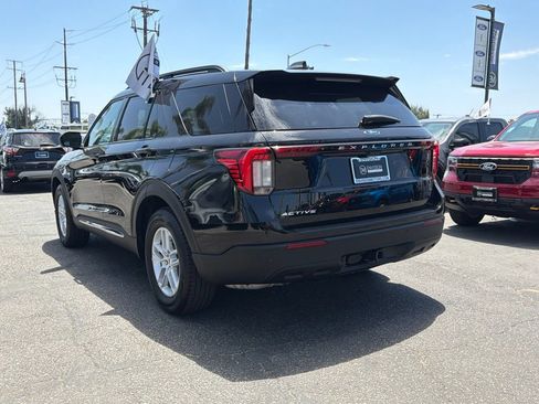 Used 2025 Ford Explorer Active RWD image 10