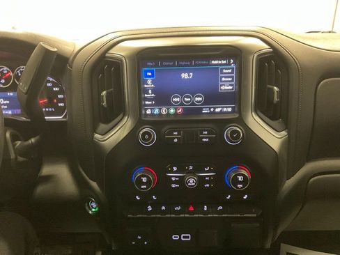 Used 2021 Chevrolet Silverado 1500 LT Trail Boss w/ Convenience Package II AWD/4WD image 29