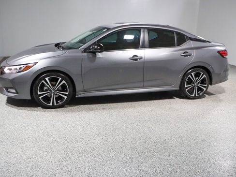 Used 2023 Nissan Sentra SR w/ SR Premium Package FWD image 10