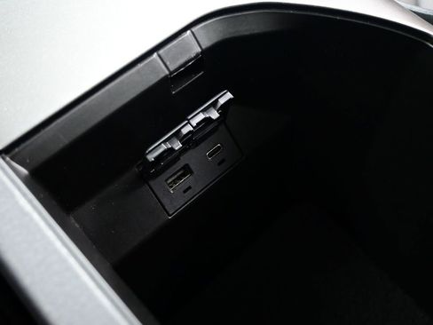 Used 2022 Toyota Camry XSE w/ Navigation Package image 37