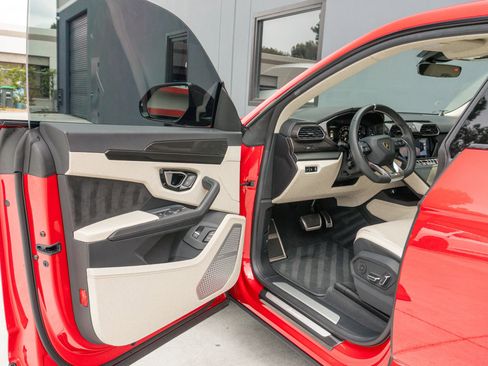 Used 2023 Lamborghini Urus S AWD/4WD image 10
