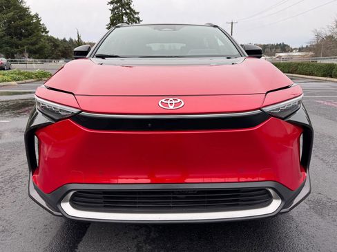 Used 2023 Toyota bZ4X AWD image 3