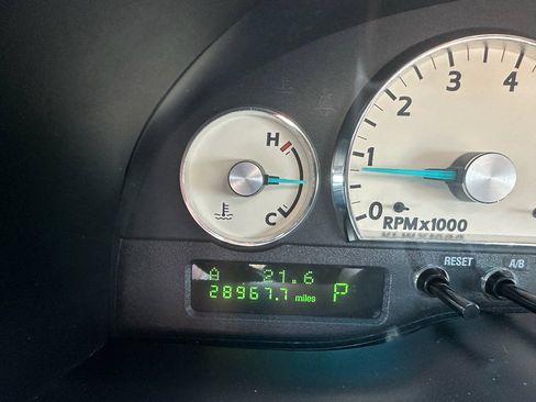 Used 2004 Ford Thunderbird RWD image 21