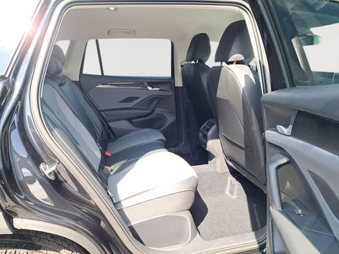 New 2025 Volkswagen Tiguan SE image 16