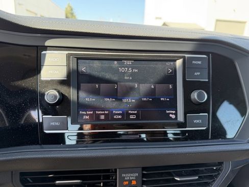 Used 2024 Volkswagen Jetta SE image 18