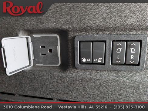 Used 2021 Chevrolet Suburban Premier w/ Premium Package RWD image 15