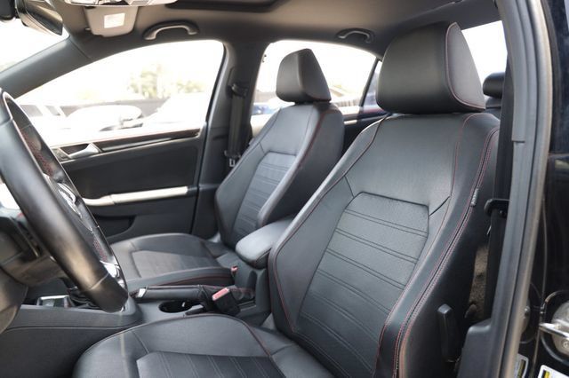Used 2017 Volkswagen Jetta GLI FWD image 9