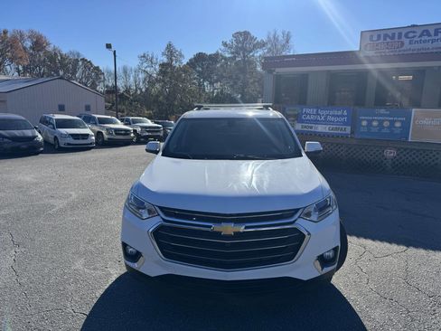 Used 2018 Chevrolet Traverse LT image 2