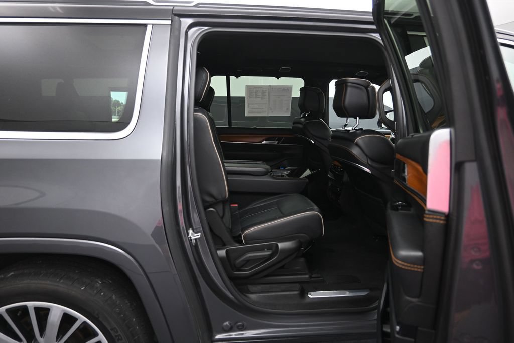 Used 2024 Jeep Grand Wagoneer L Series III AWD/4WD image 29