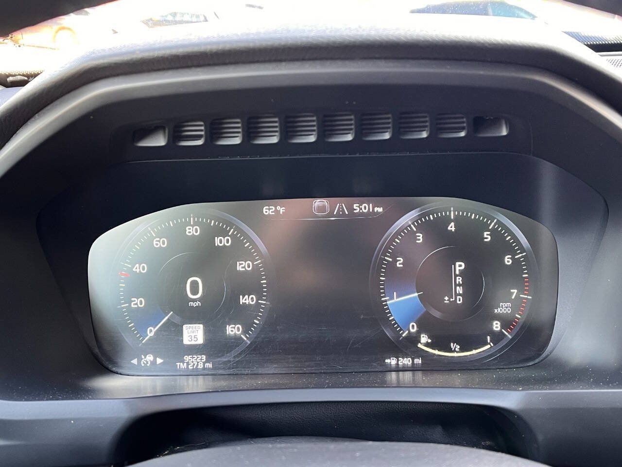 Used 2019 Volvo XC90 T5 Momentum w/ Multimedia Package AWD/4WD image 11