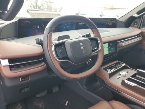 New 2026 Lincoln Navigator Reserve image 14