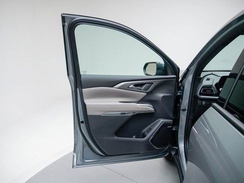 New 2026 Chevrolet Traverse LT w/ Enhanced Driving Package FWD image 22