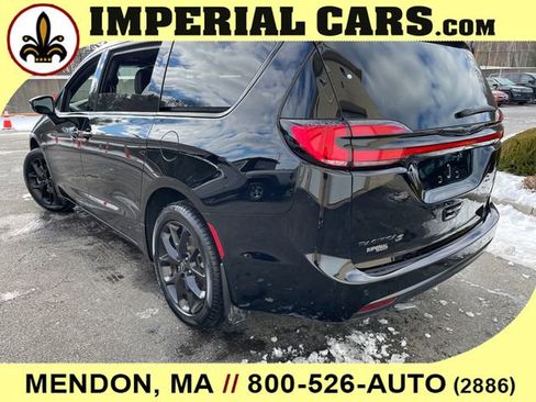 New 2026 Chrysler Pacifica Select image 9