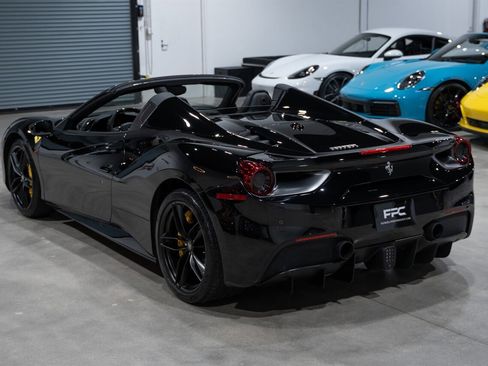 Used 2018 Ferrari 488 Spider image 4